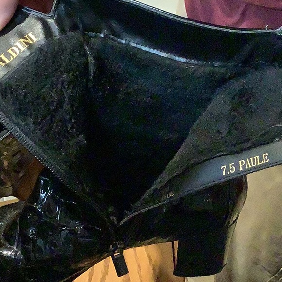 Waterproof croc print leather boots - Picture 6 of 6